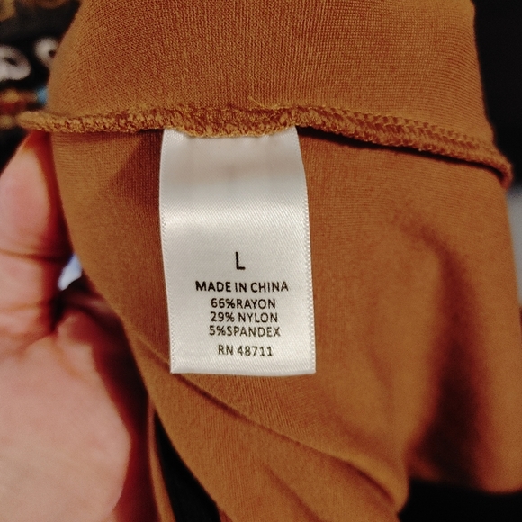 Ophelia Roe Tan Pants With Zippered Ankles. Size Large, 26 Inseam - Picture 6 of 6